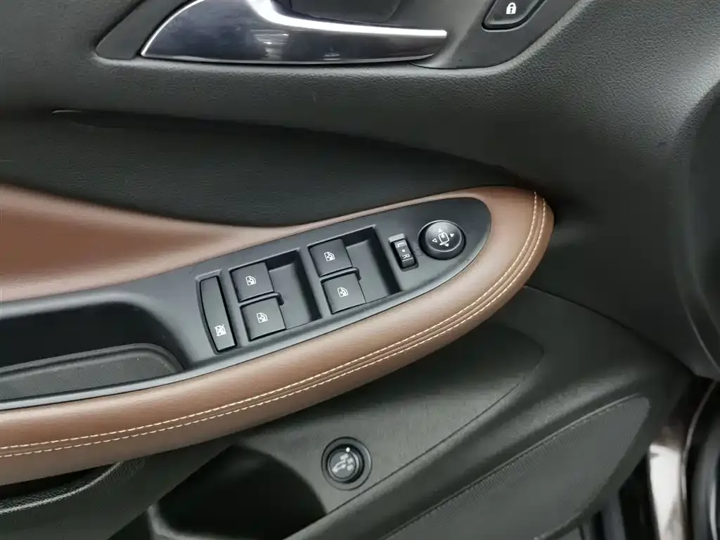 Buick Envision Plus — фото 4