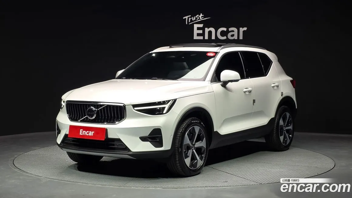 Volvo XC40 — фото 1