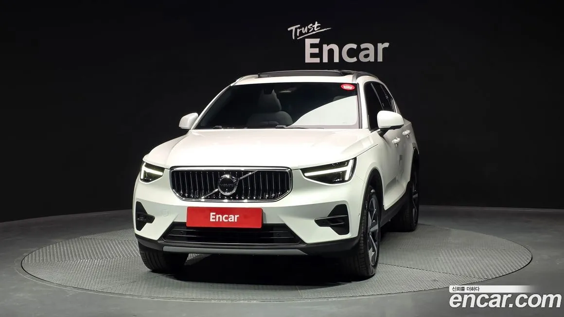 Volvo XC40 — фото 4