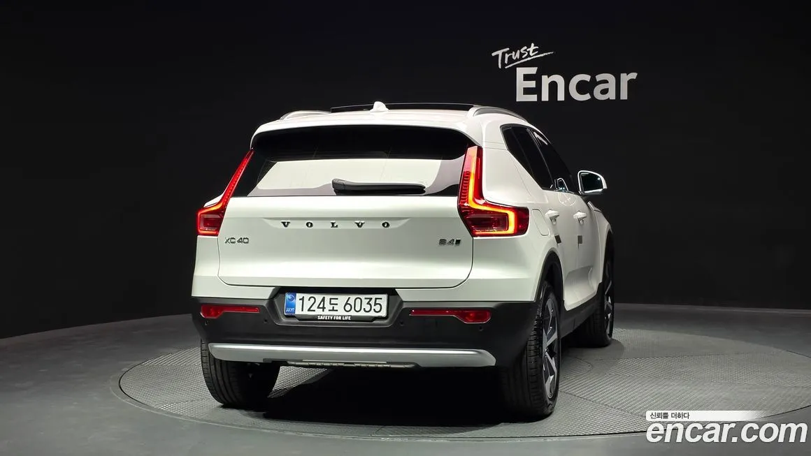 Volvo XC40 — фото 3