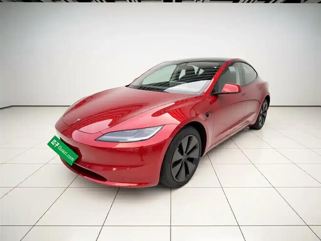 Tesla Model 3 — фото 1