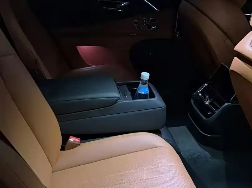 Bentley Flying Spur — фото 4