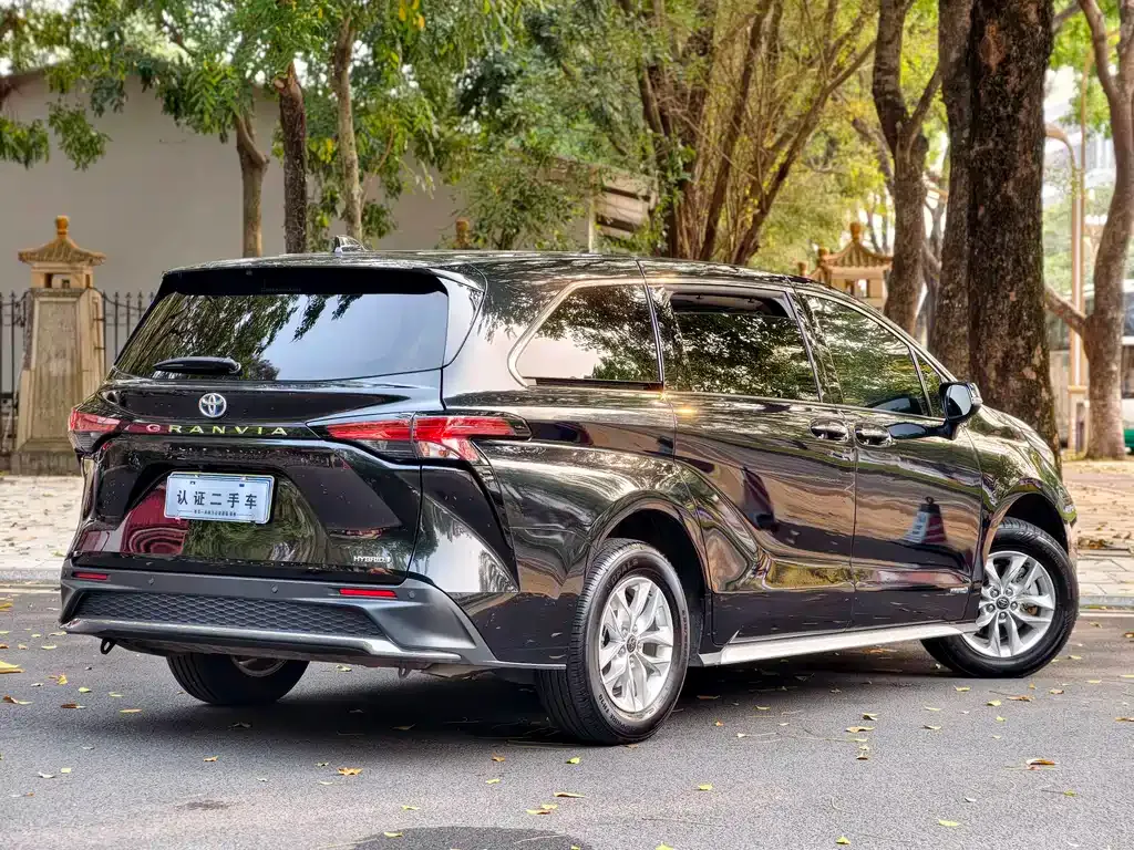 Toyota Granvia — фото 5