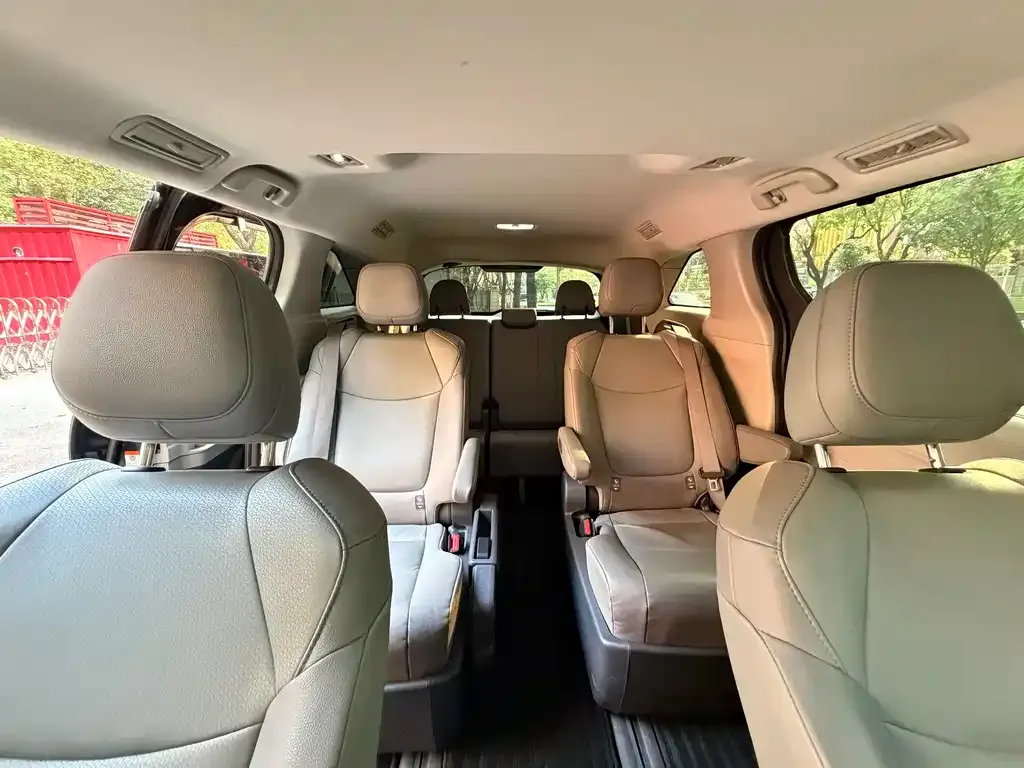 Toyota Granvia — фото 3