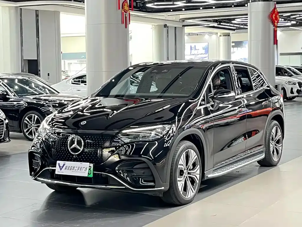 Mercedes-Benz EQE SUV — фото 1
