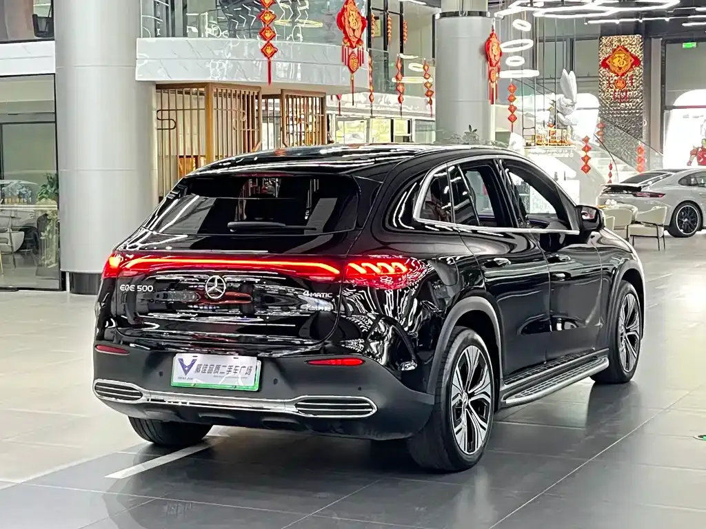 Mercedes-Benz EQE SUV — фото 5