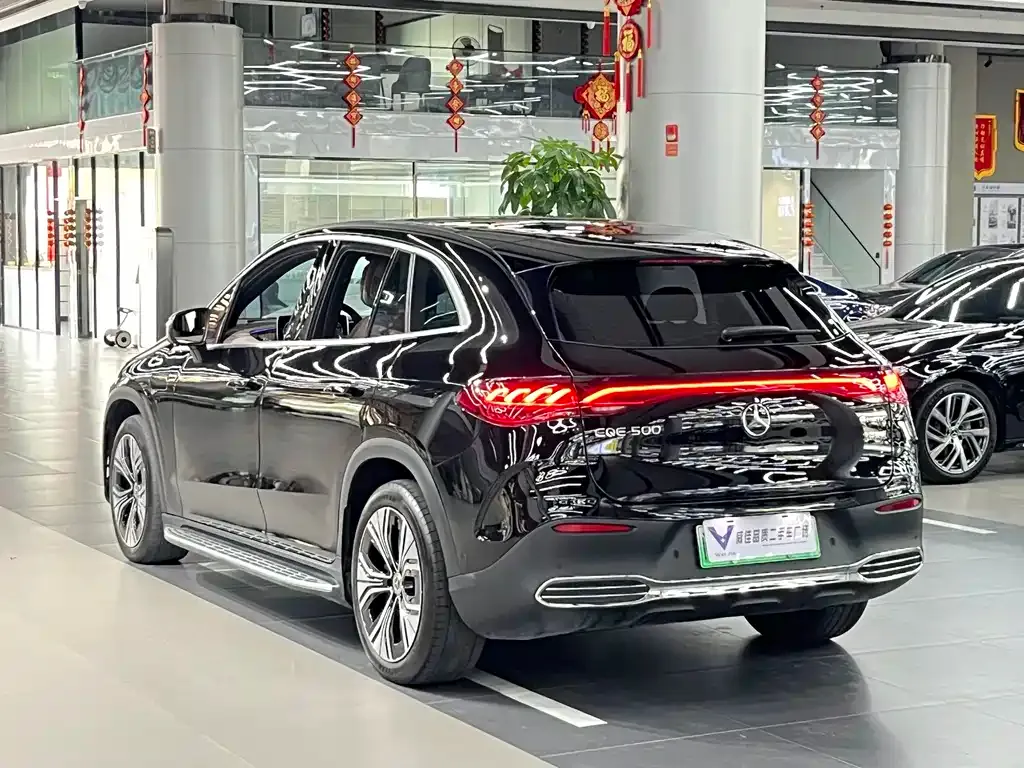 Mercedes-Benz EQE SUV — фото 10