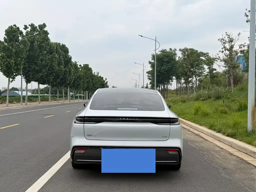 Geely Galaxy E8 — фото 7