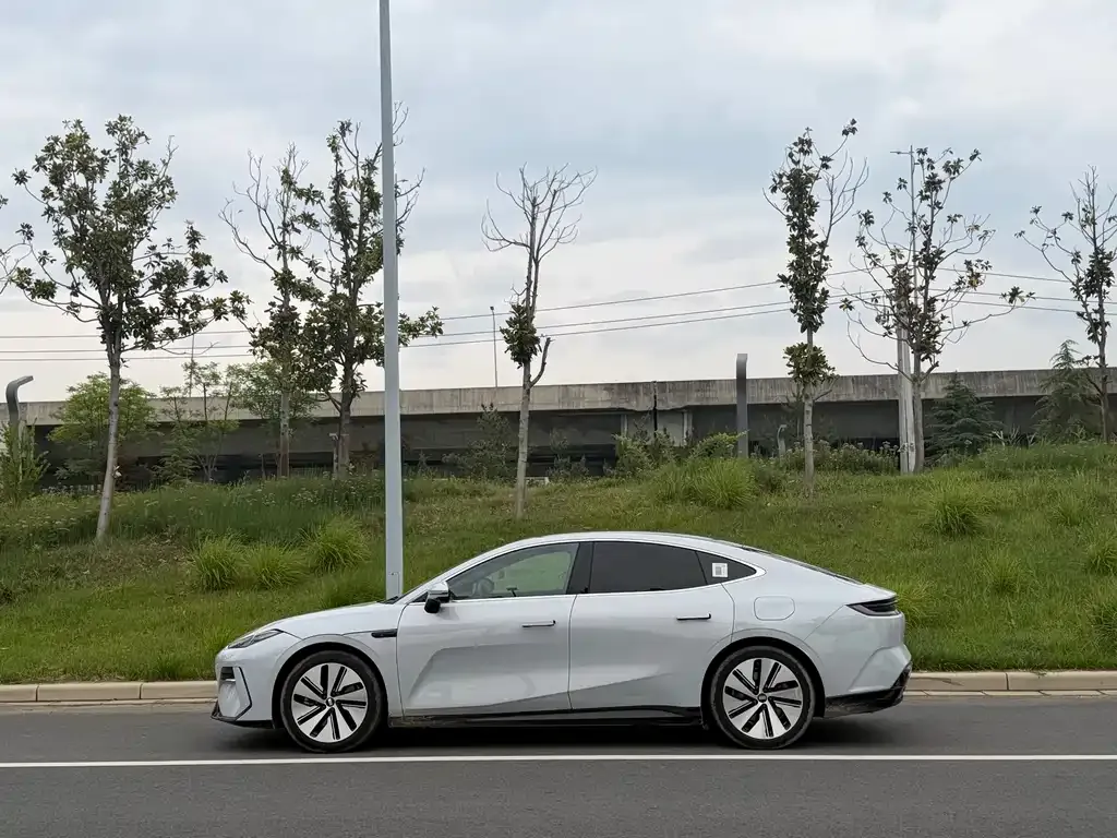 Geely Galaxy E8 — фото 2