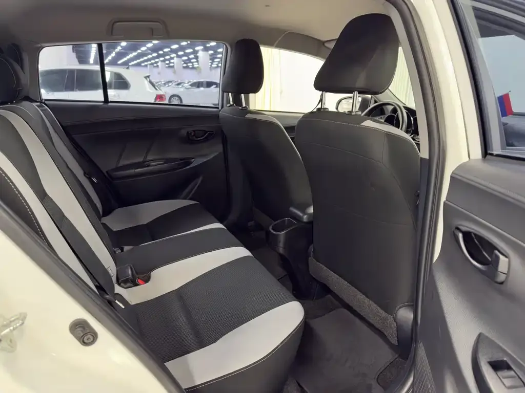 Toyota Yaris L — фото 6