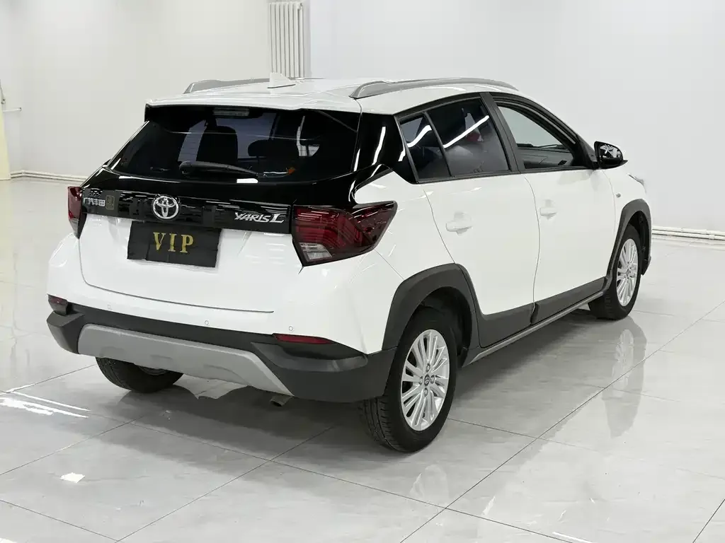 Toyota Yaris L — фото 5