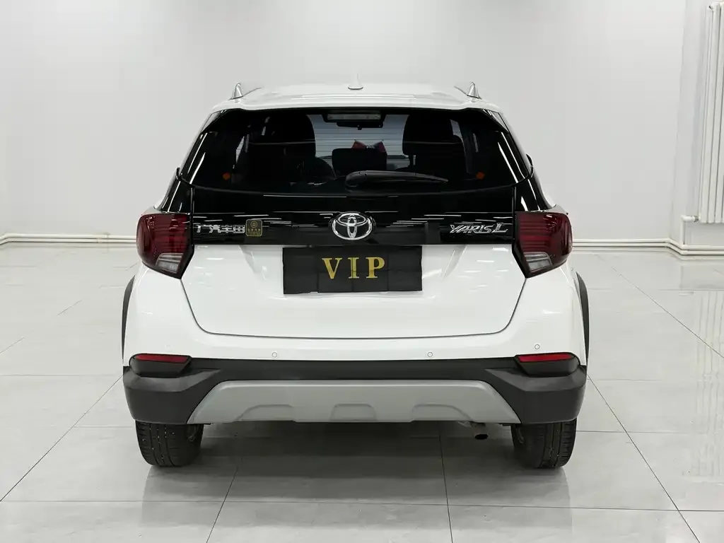 Toyota Yaris L — фото 2