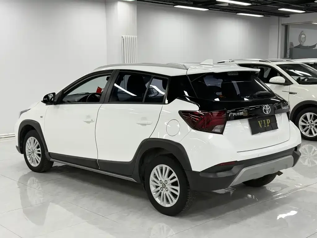 Toyota Yaris L — фото 10