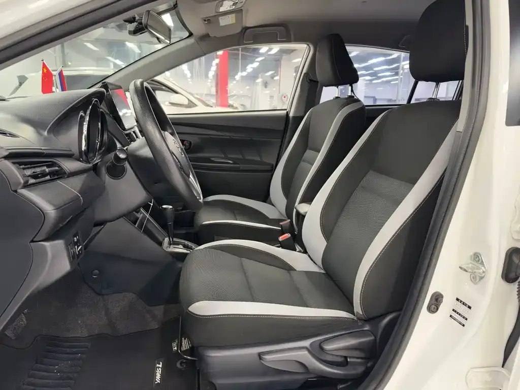 Toyota Yaris L — фото 4