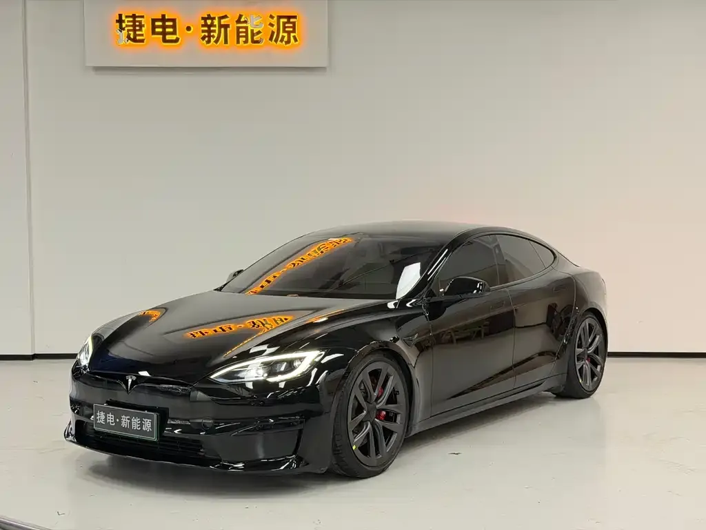 Tesla Model S — фото 1