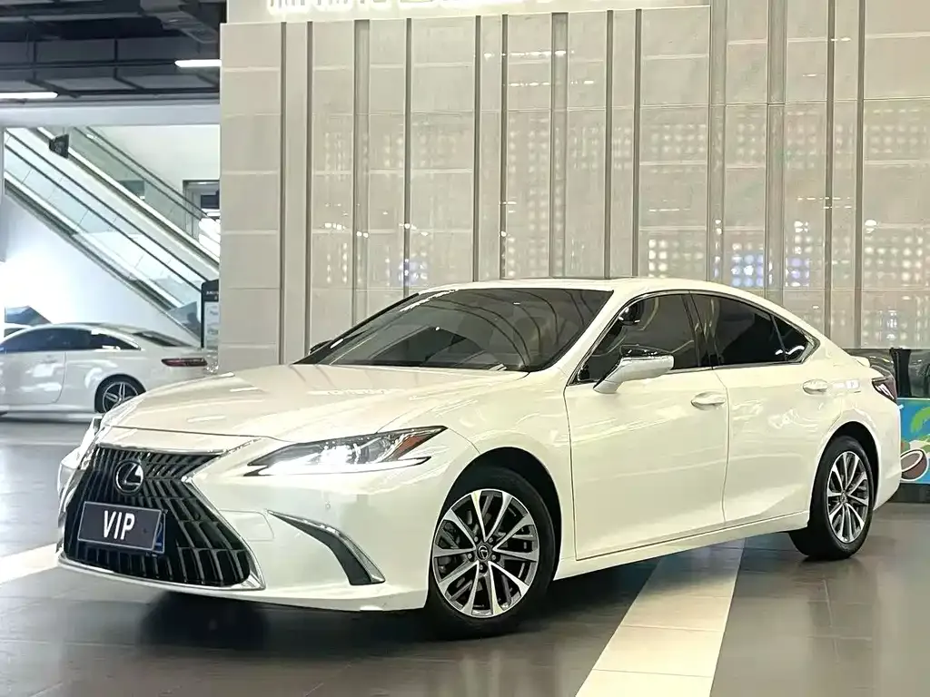 Lexus ES — фото 1