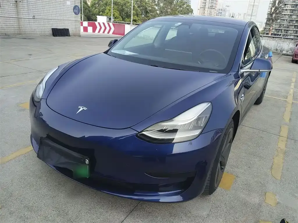 Tesla Model 3 — фото 1