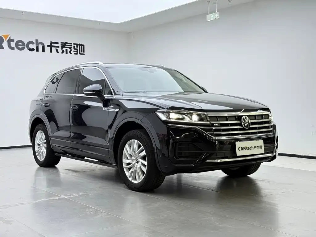 Volkswagen Touareg — фото 10