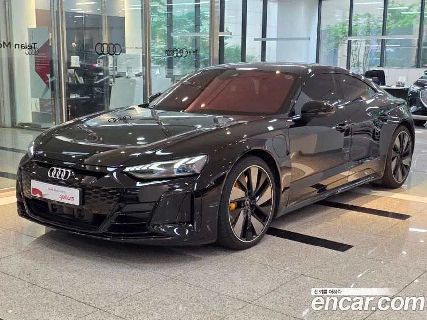 Audi e-tron GT — фото 1