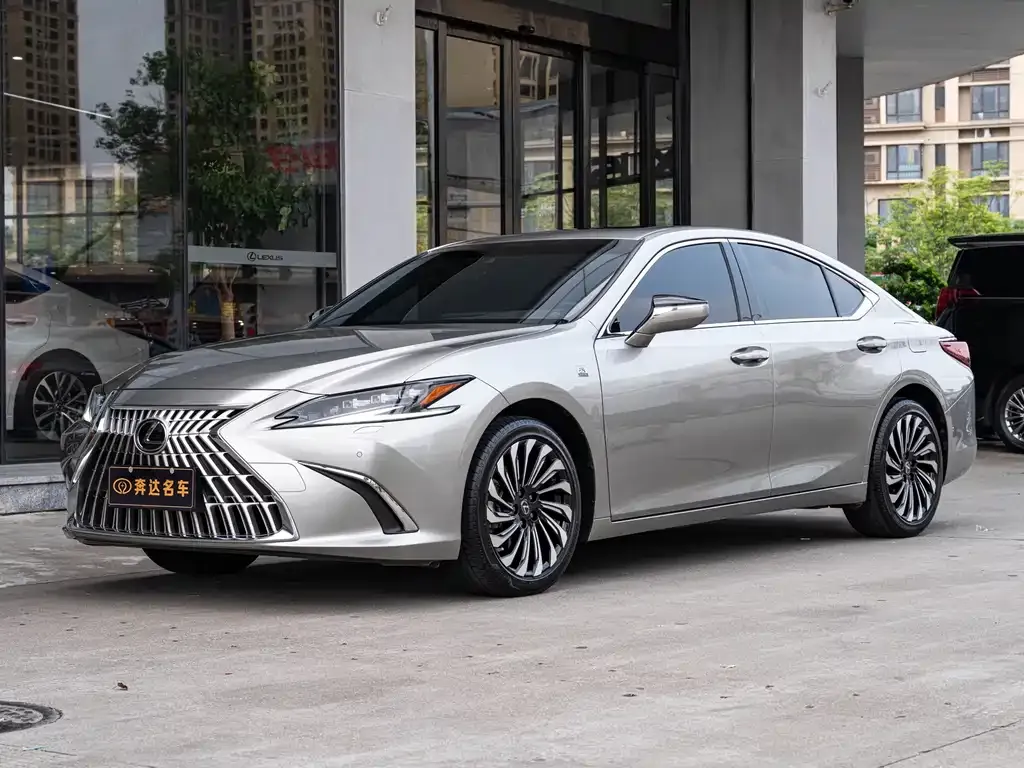 Lexus ES — фото 1