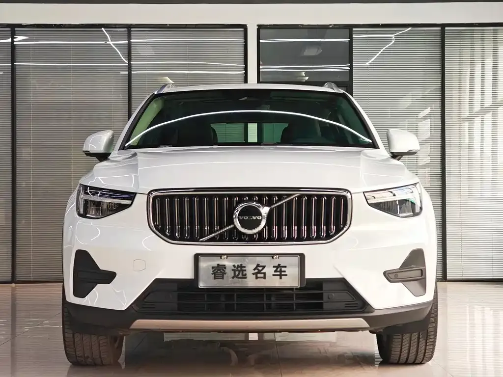 Volvo XC40 — фото 9