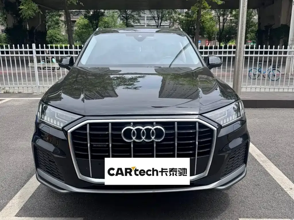 Audi Q7 — фото 1