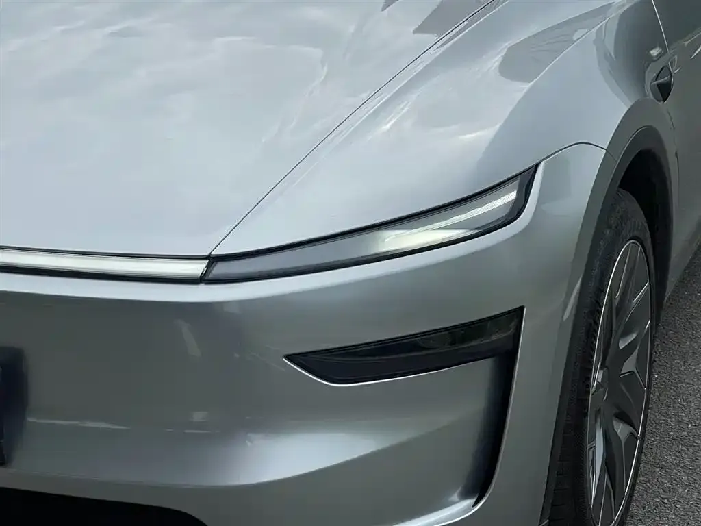 Tesla Model Y L — фото 2