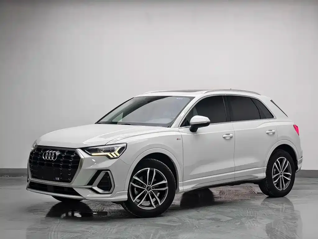 Audi Q3 — фото 1