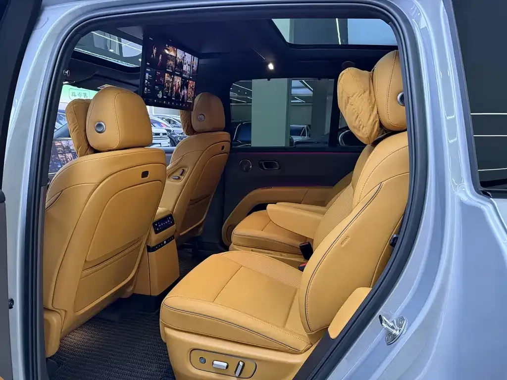 Li Auto i8 — фото 7