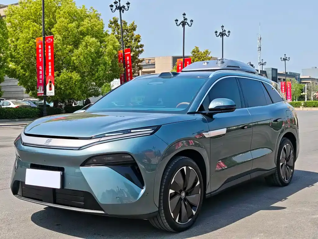 BYD Tang L — фото 1
