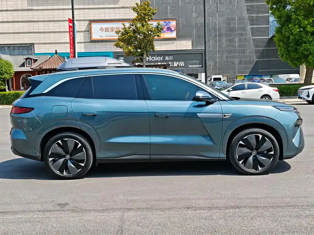 BYD Tang L — фото 10