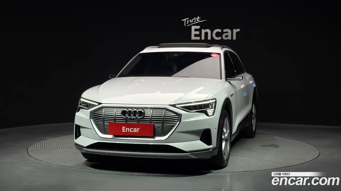 Audi e-tron — фото 2