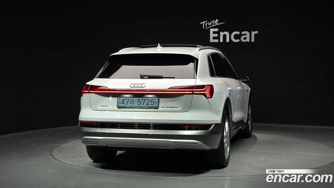 Audi e-tron — фото 5