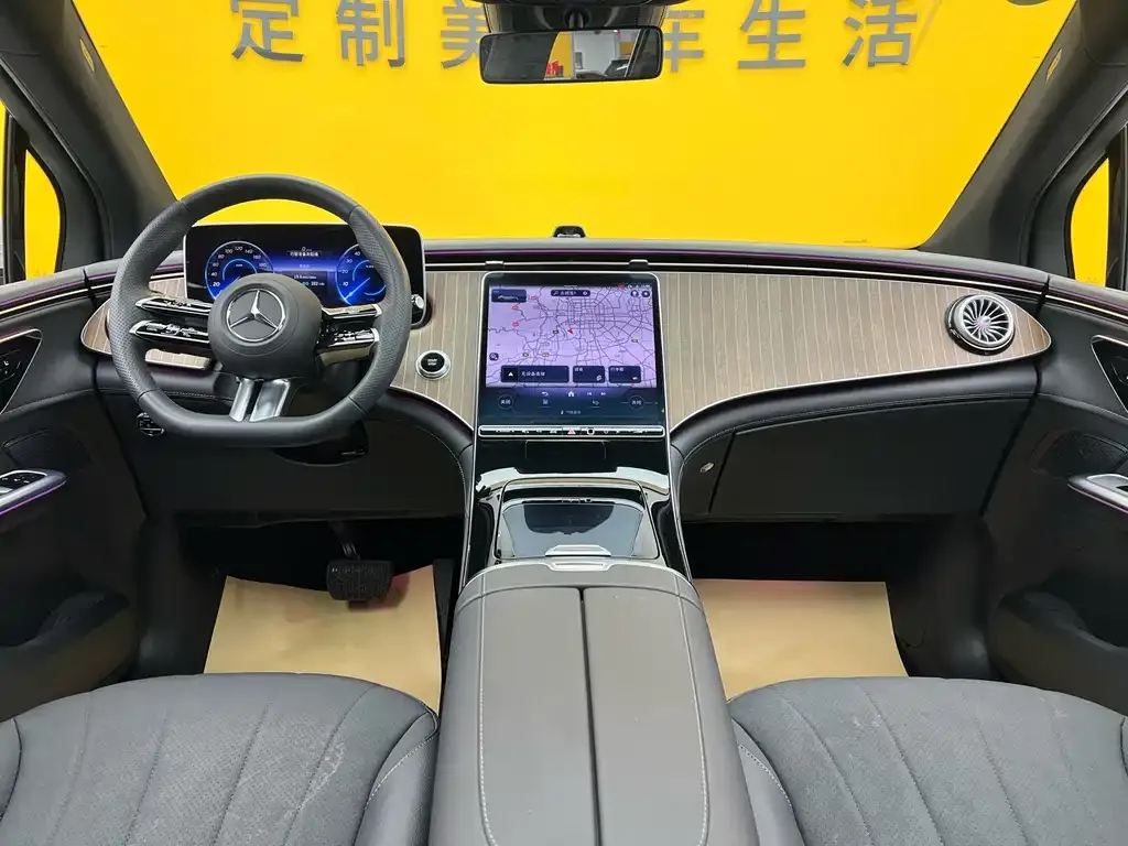 Mercedes-Benz EQE SUV — фото 3