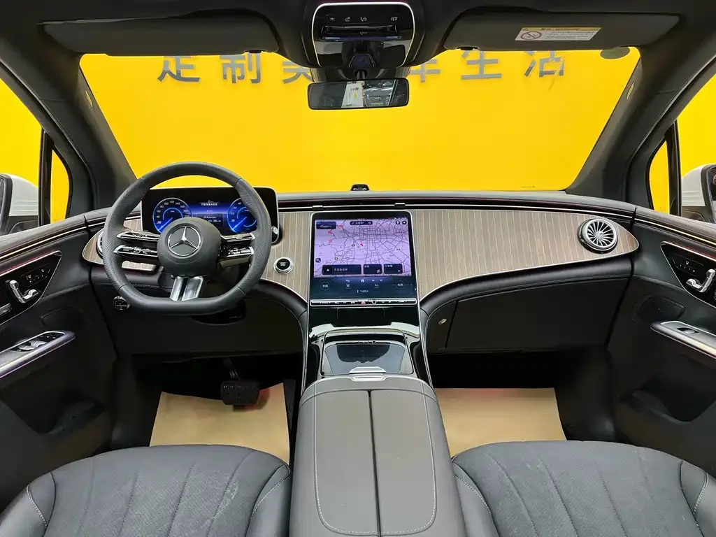 Mercedes-Benz EQE SUV — фото 2