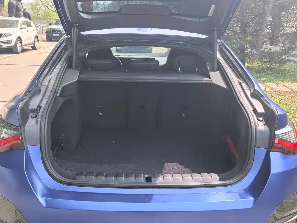 BMW i4 — фото 2