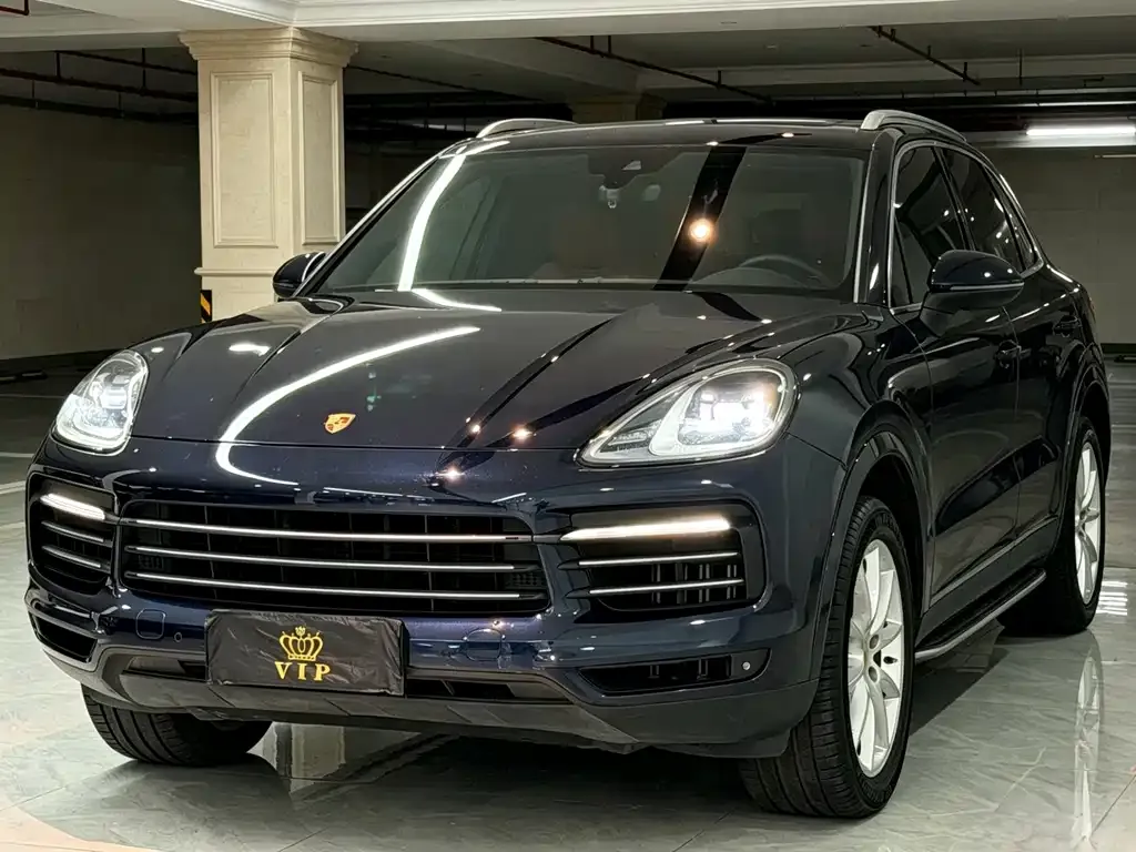 Porsche Cayenne — фото 1