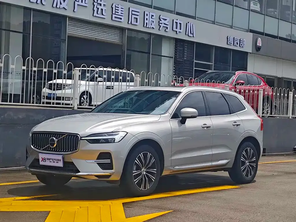 Volvo XC60 — фото 1
