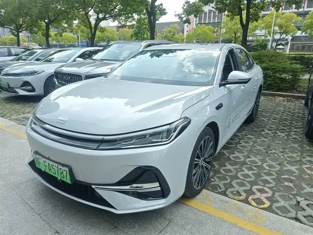 Geely Galaxy A7 — фото 1