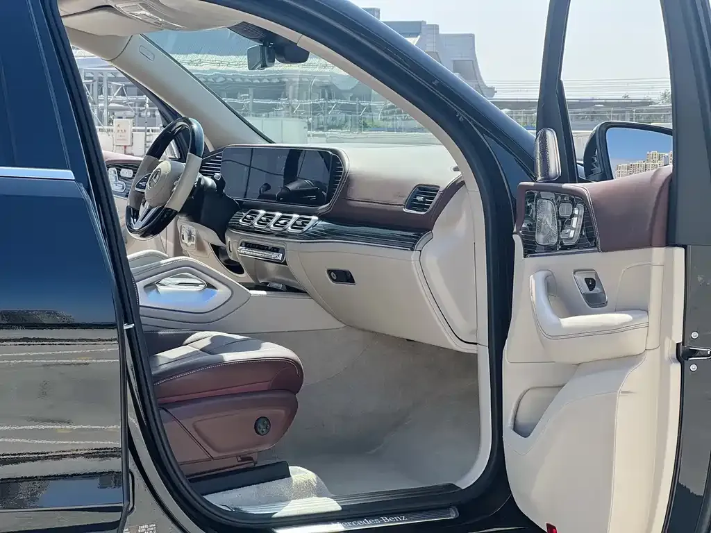 Mercedes-Benz GLS — фото 6
