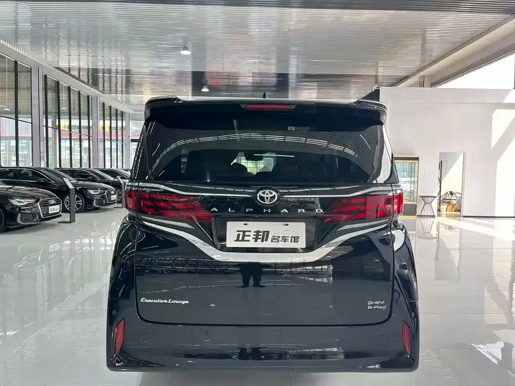 Toyota Alphard — фото 7
