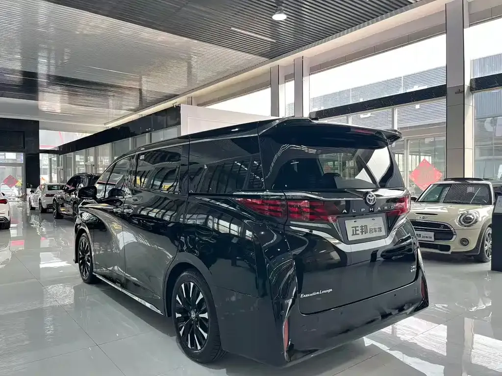 Toyota Alphard — фото 6