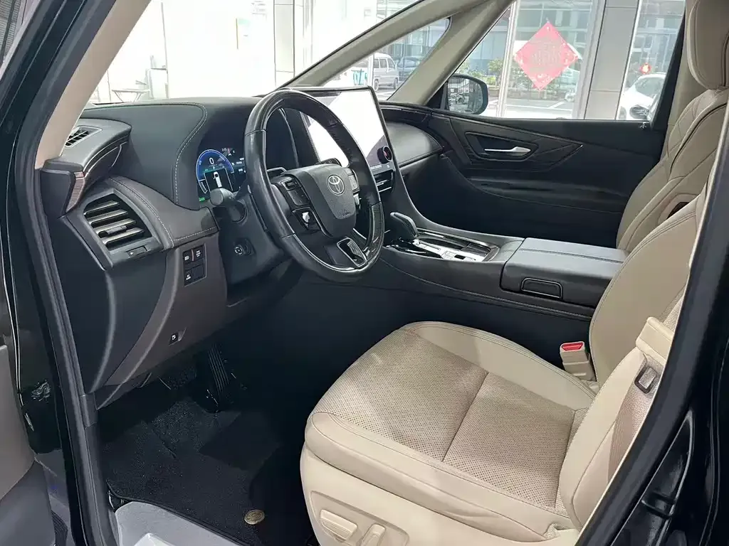 Toyota Alphard — фото 2