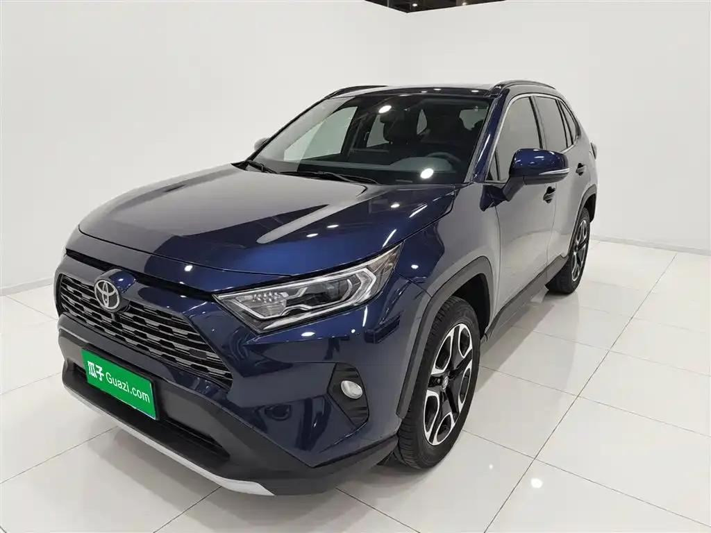 Toyota RAV4 — фото 1