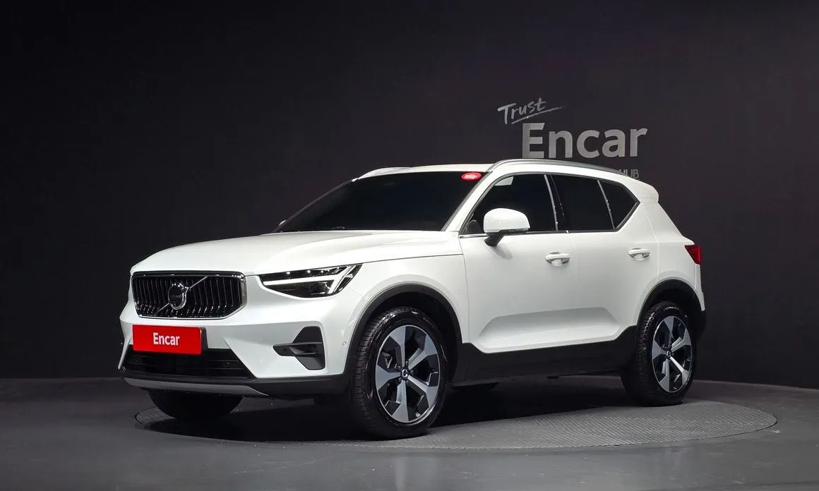 Volvo XC40 — фото 1