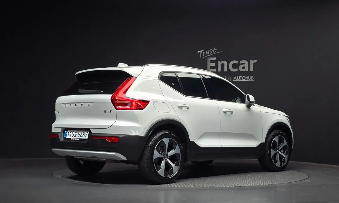 Volvo XC40 — фото 7