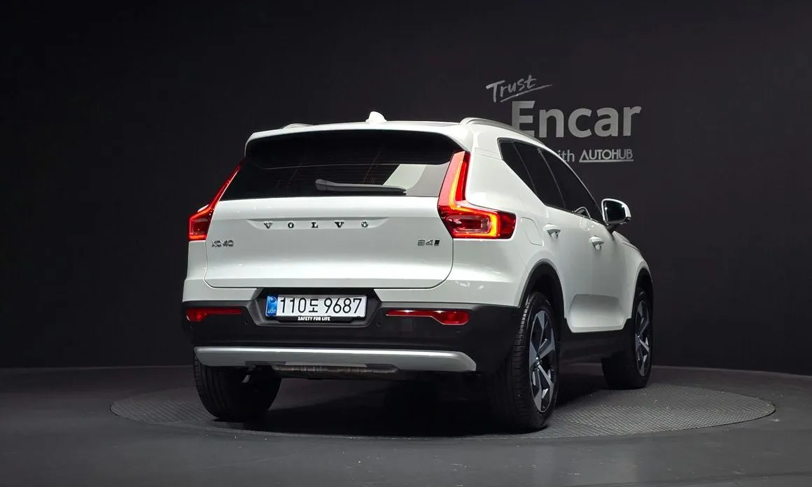 Volvo XC40 — фото 4
