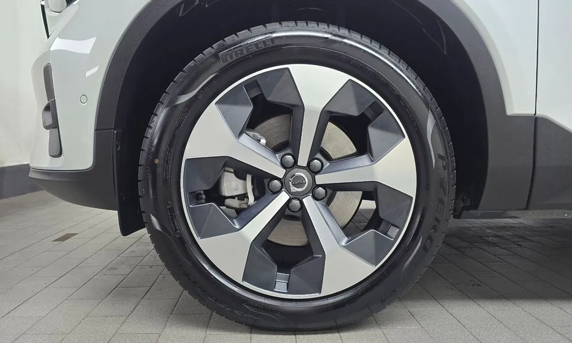 Volvo XC40 — фото 9
