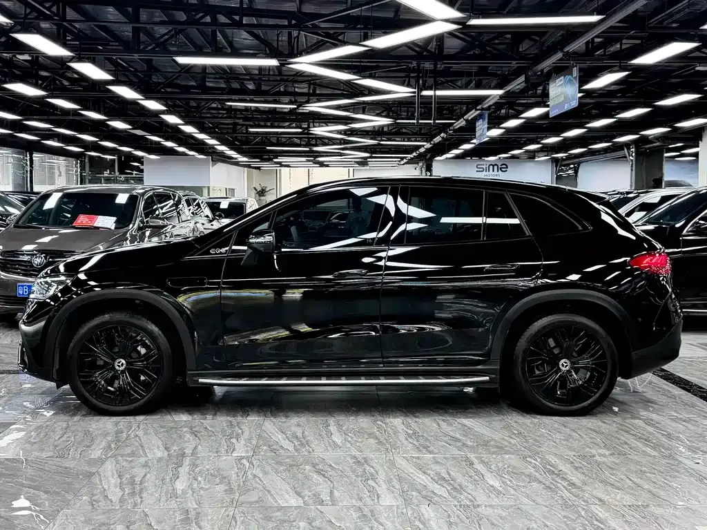 Mercedes-Benz EQE SUV — фото 10