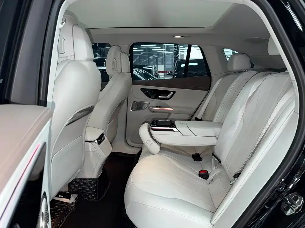 Mercedes-Benz EQE SUV — фото 3